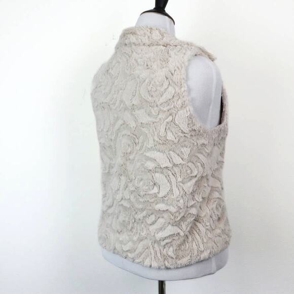 Betsey Johnson Size M Faux Fur Vest Rosette Swirl Cheetah Cream - Picture 6 of 12